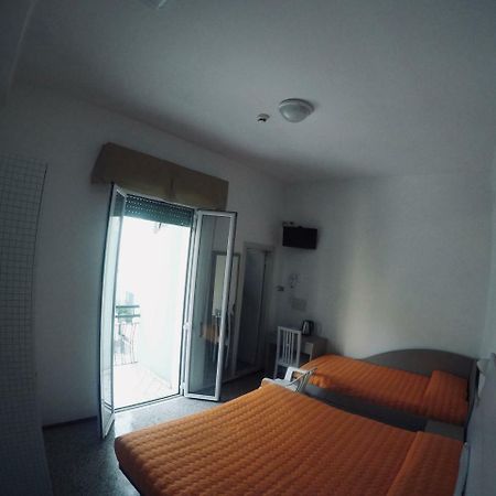Alevon Hotel Rimini Ngoại thất bức ảnh