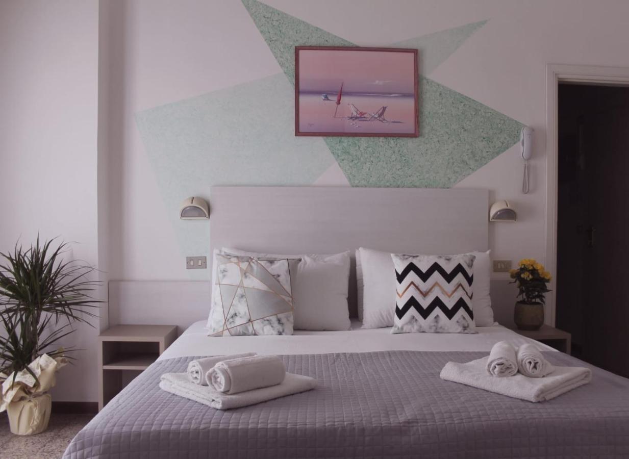 Alevon Hotel Rimini Ngoại thất bức ảnh