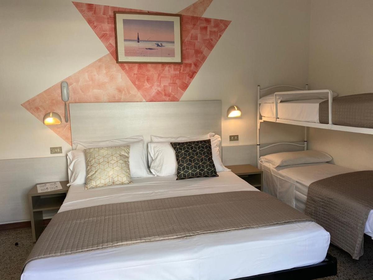 Alevon Hotel Rimini Ngoại thất bức ảnh