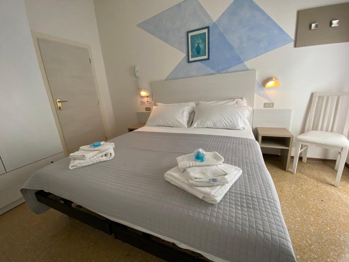 Alevon Hotel Rimini Ngoại thất bức ảnh