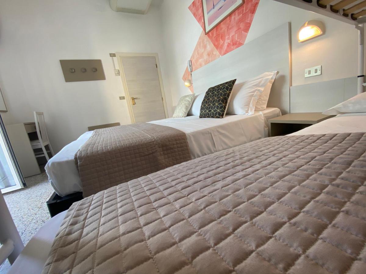 Alevon Hotel Rimini Ngoại thất bức ảnh