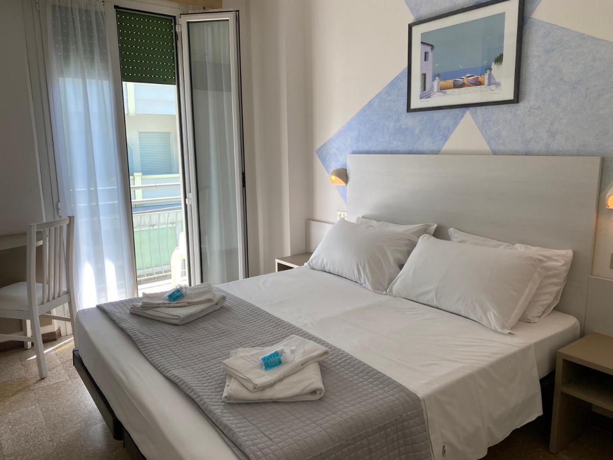 Alevon Hotel Rimini Ngoại thất bức ảnh