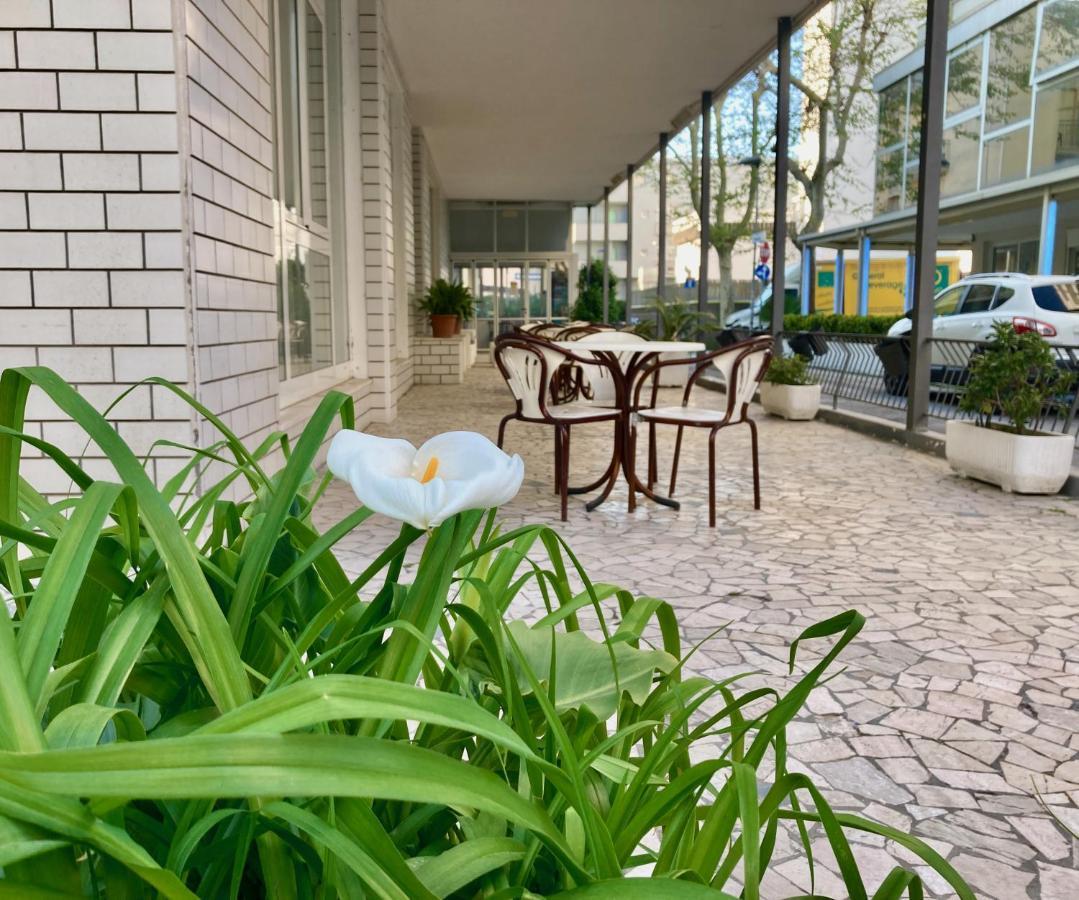 Alevon Hotel Rimini Ngoại thất bức ảnh