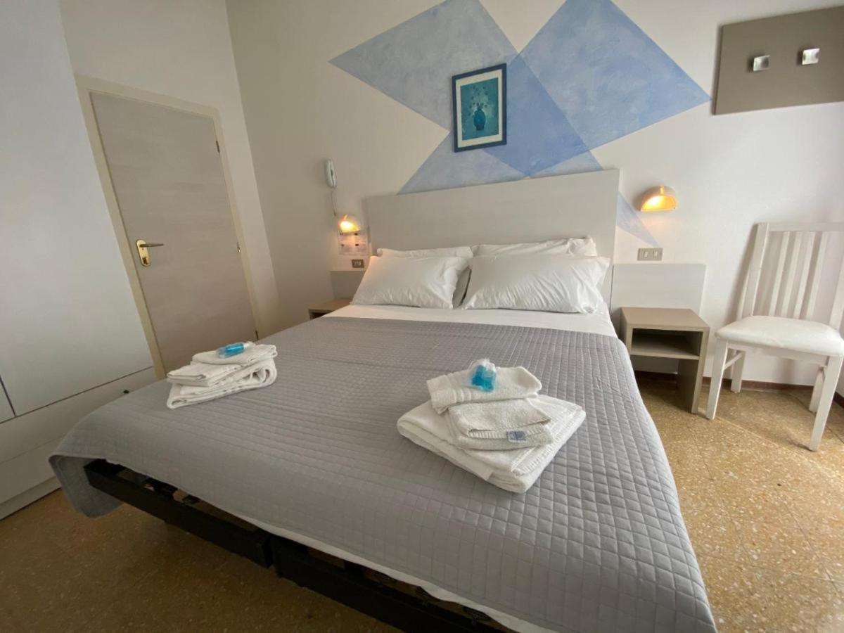 Alevon Hotel Rimini Ngoại thất bức ảnh