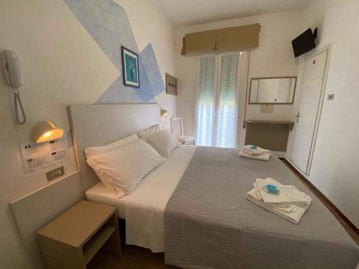 Alevon Hotel Rimini Ngoại thất bức ảnh