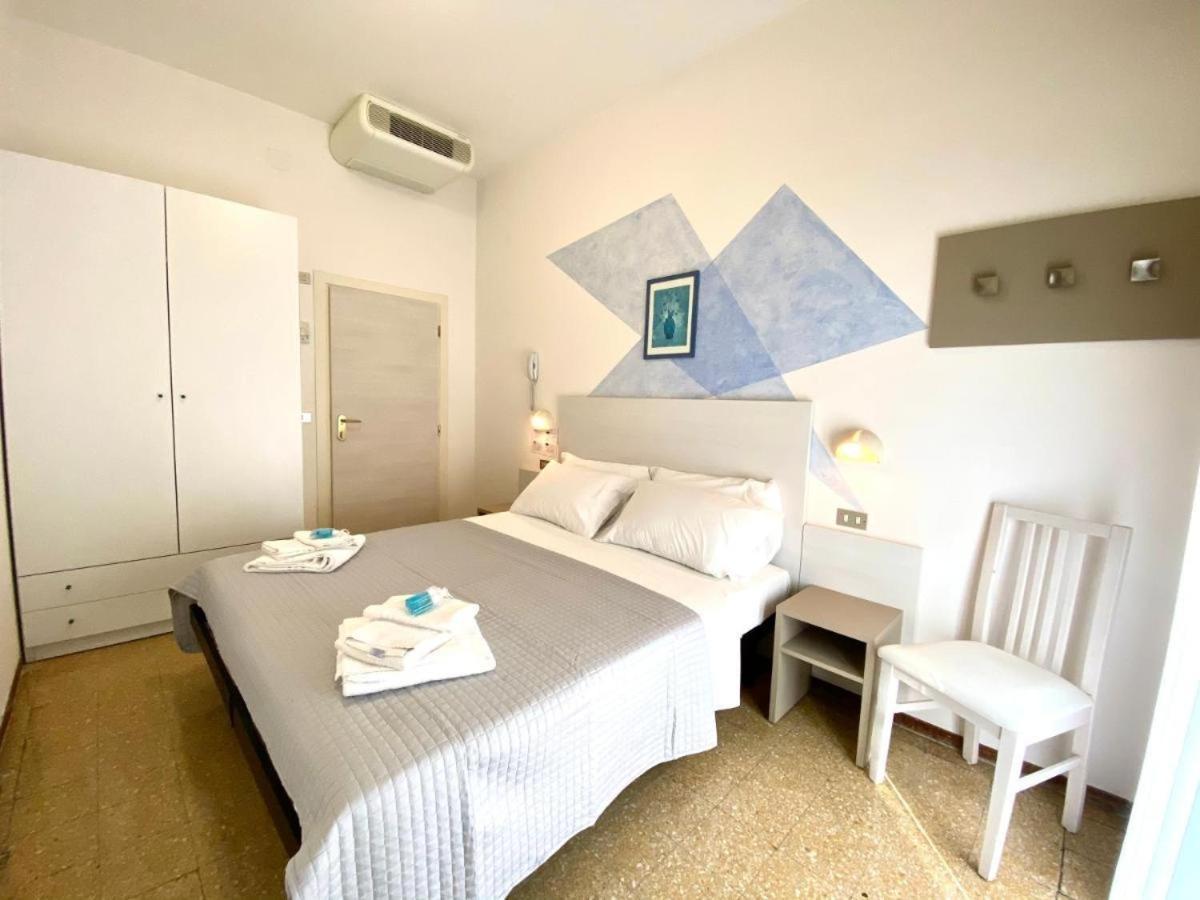 Alevon Hotel Rimini Ngoại thất bức ảnh