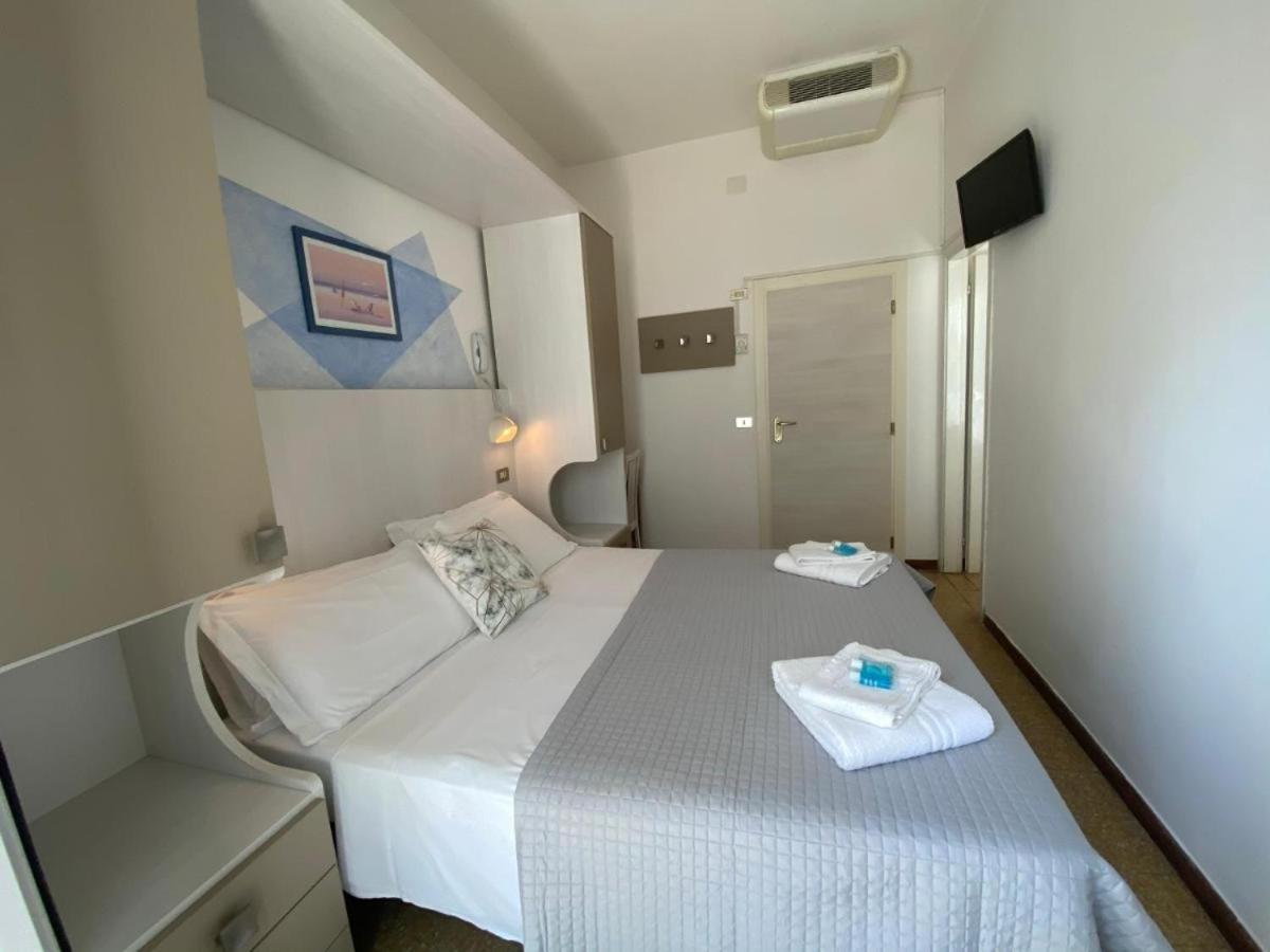 Alevon Hotel Rimini Ngoại thất bức ảnh