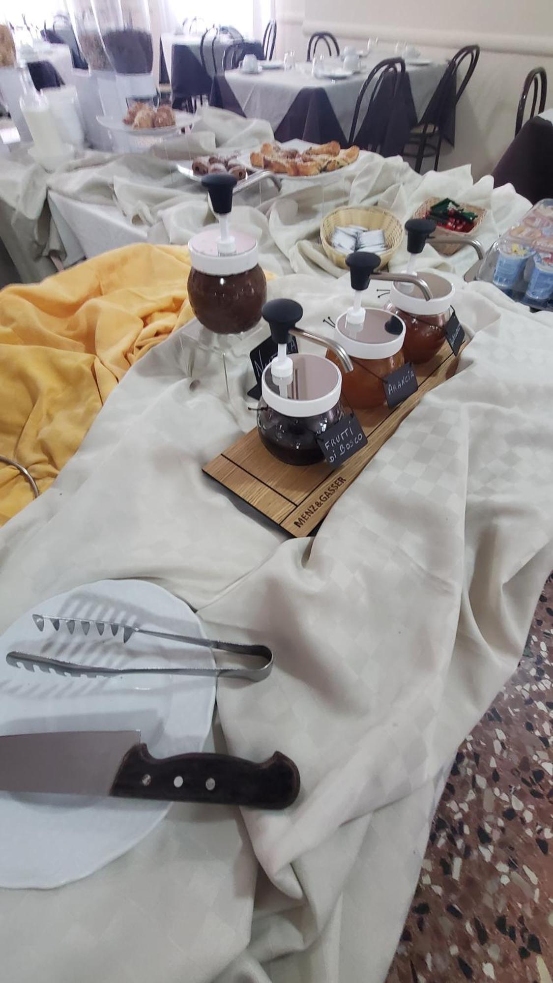 Alevon Hotel Rimini Ngoại thất bức ảnh