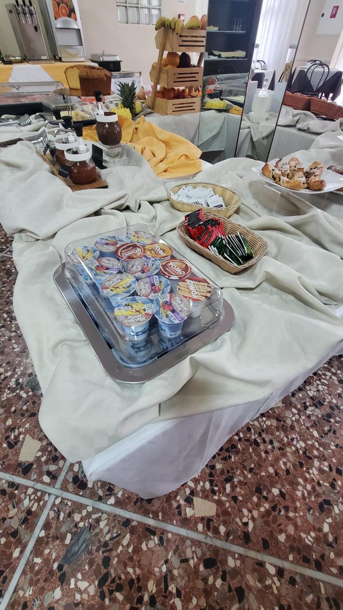 Alevon Hotel Rimini Ngoại thất bức ảnh
