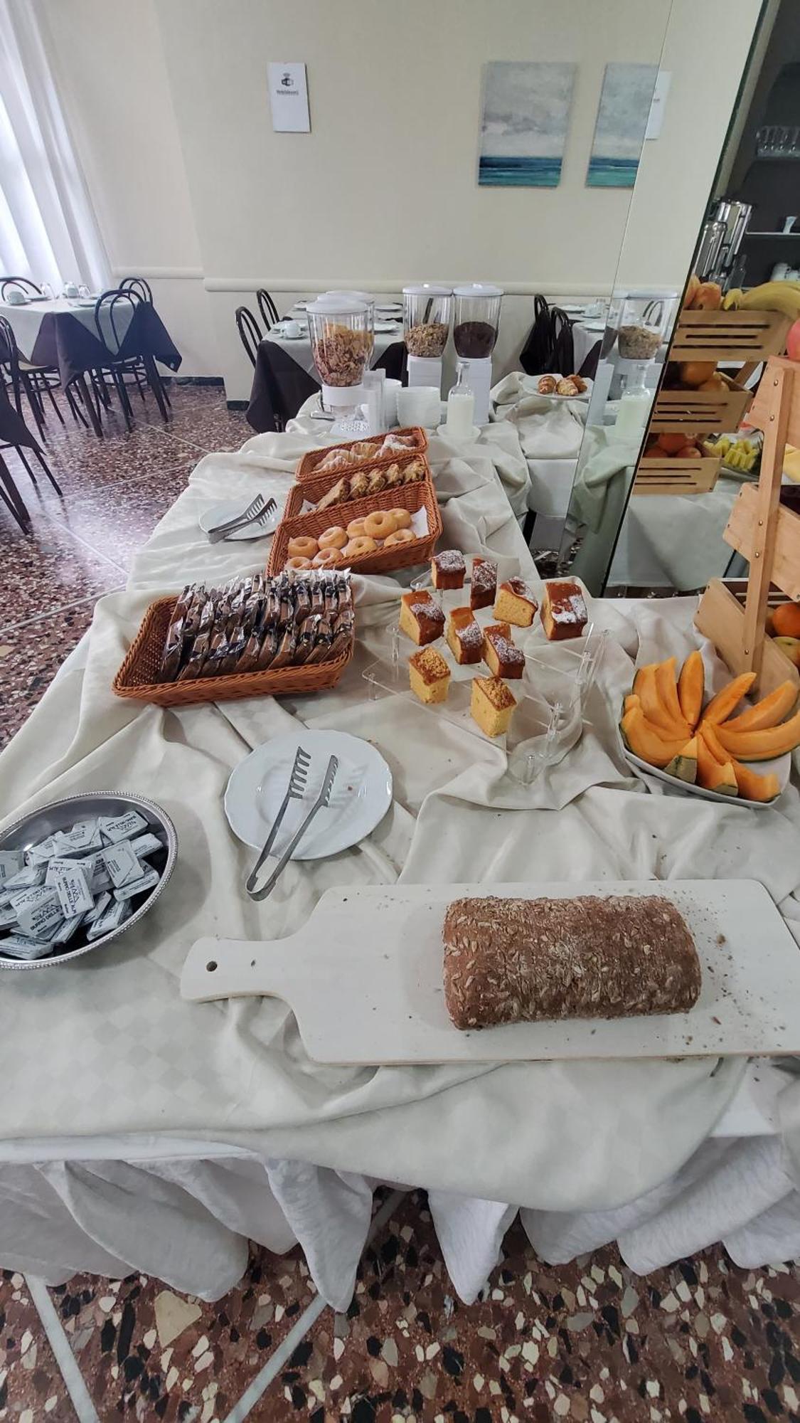 Alevon Hotel Rimini Ngoại thất bức ảnh