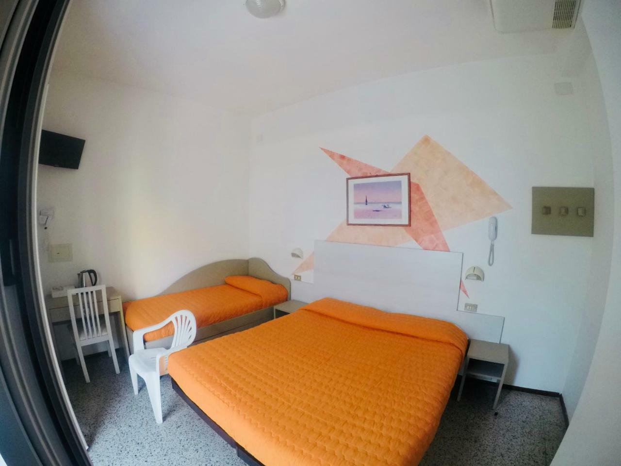Alevon Hotel Rimini Ngoại thất bức ảnh