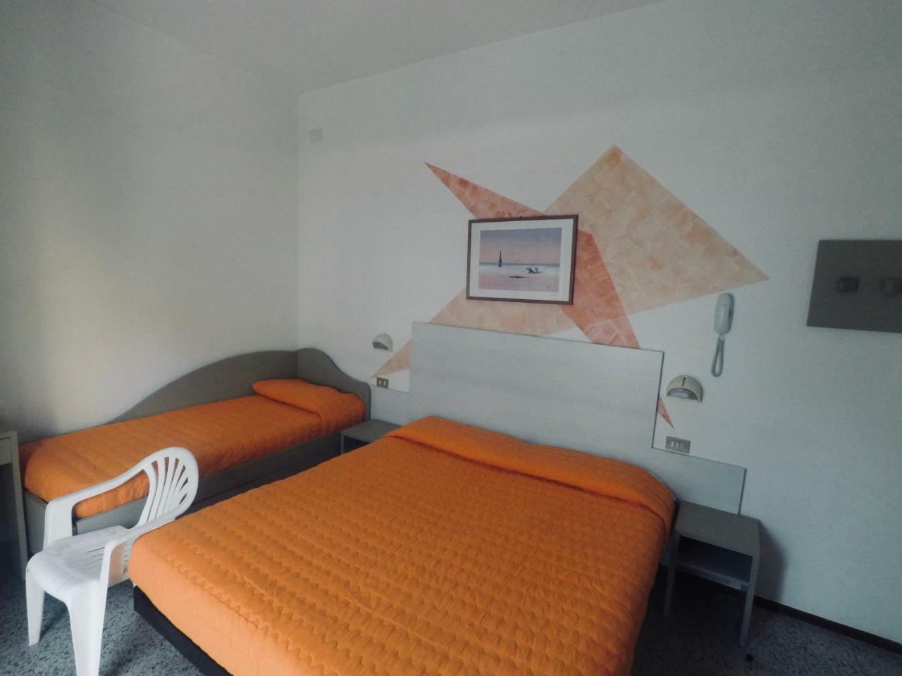 Alevon Hotel Rimini Ngoại thất bức ảnh
