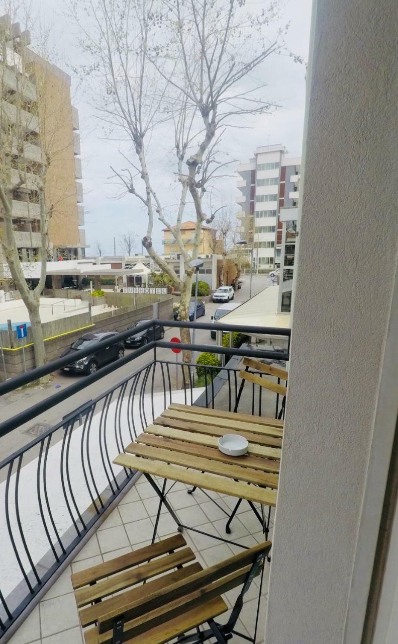 Alevon Hotel Rimini Ngoại thất bức ảnh