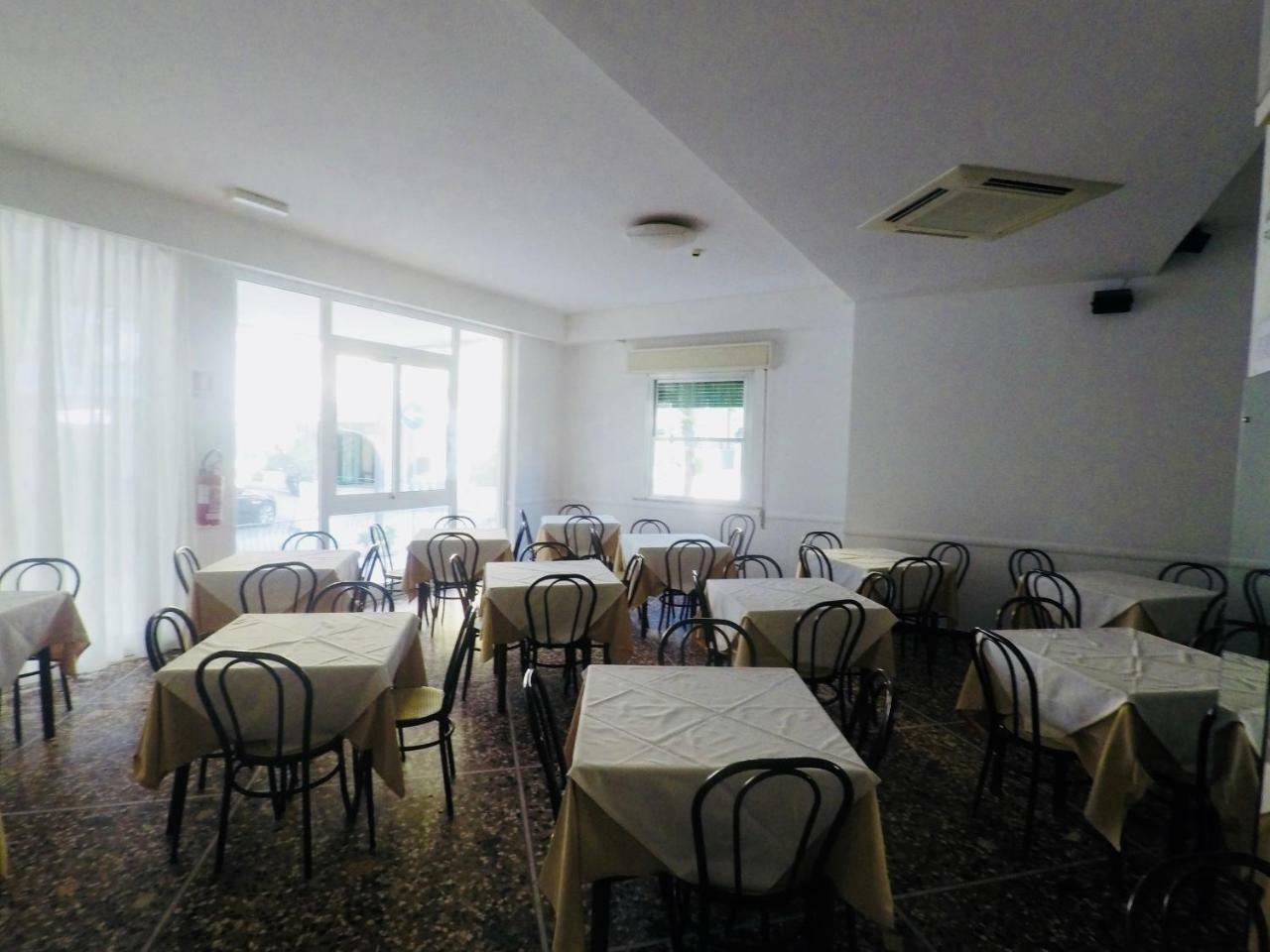 Alevon Hotel Rimini Ngoại thất bức ảnh