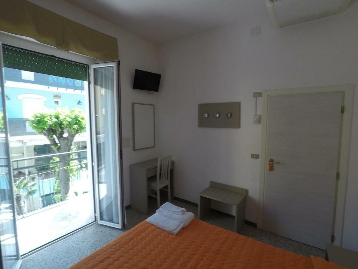 Alevon Hotel Rimini Ngoại thất bức ảnh