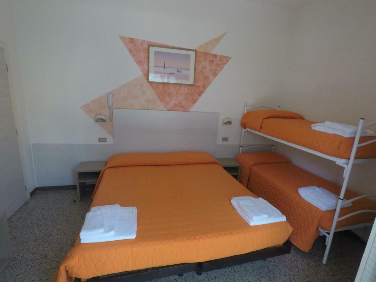 Alevon Hotel Rimini Ngoại thất bức ảnh