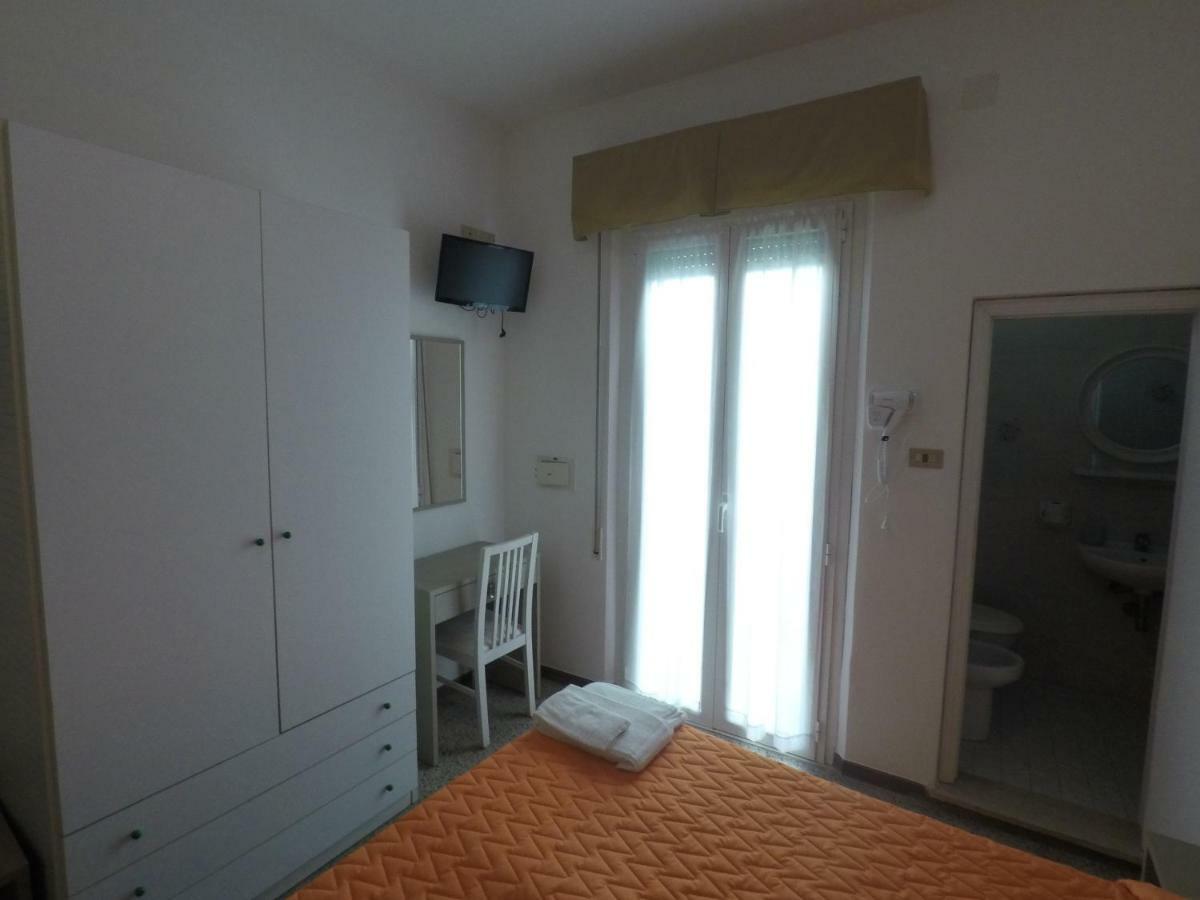 Alevon Hotel Rimini Ngoại thất bức ảnh