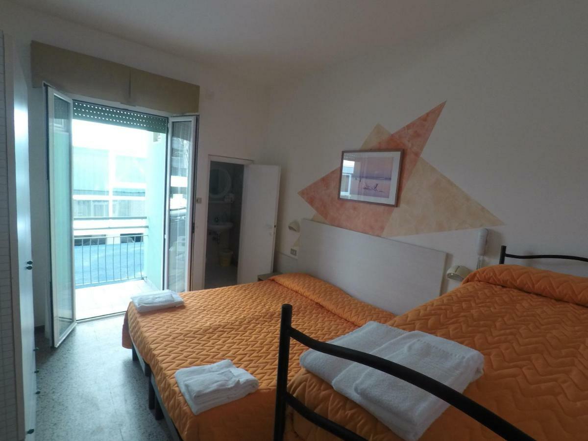 Alevon Hotel Rimini Ngoại thất bức ảnh