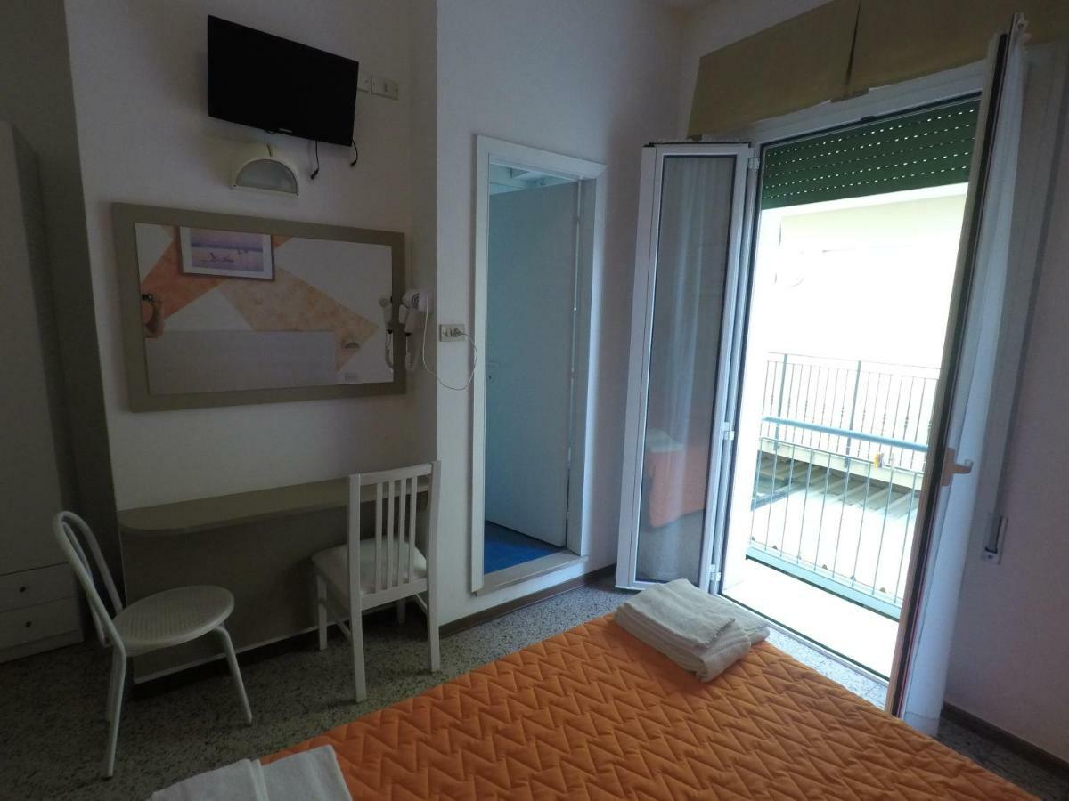 Alevon Hotel Rimini Ngoại thất bức ảnh
