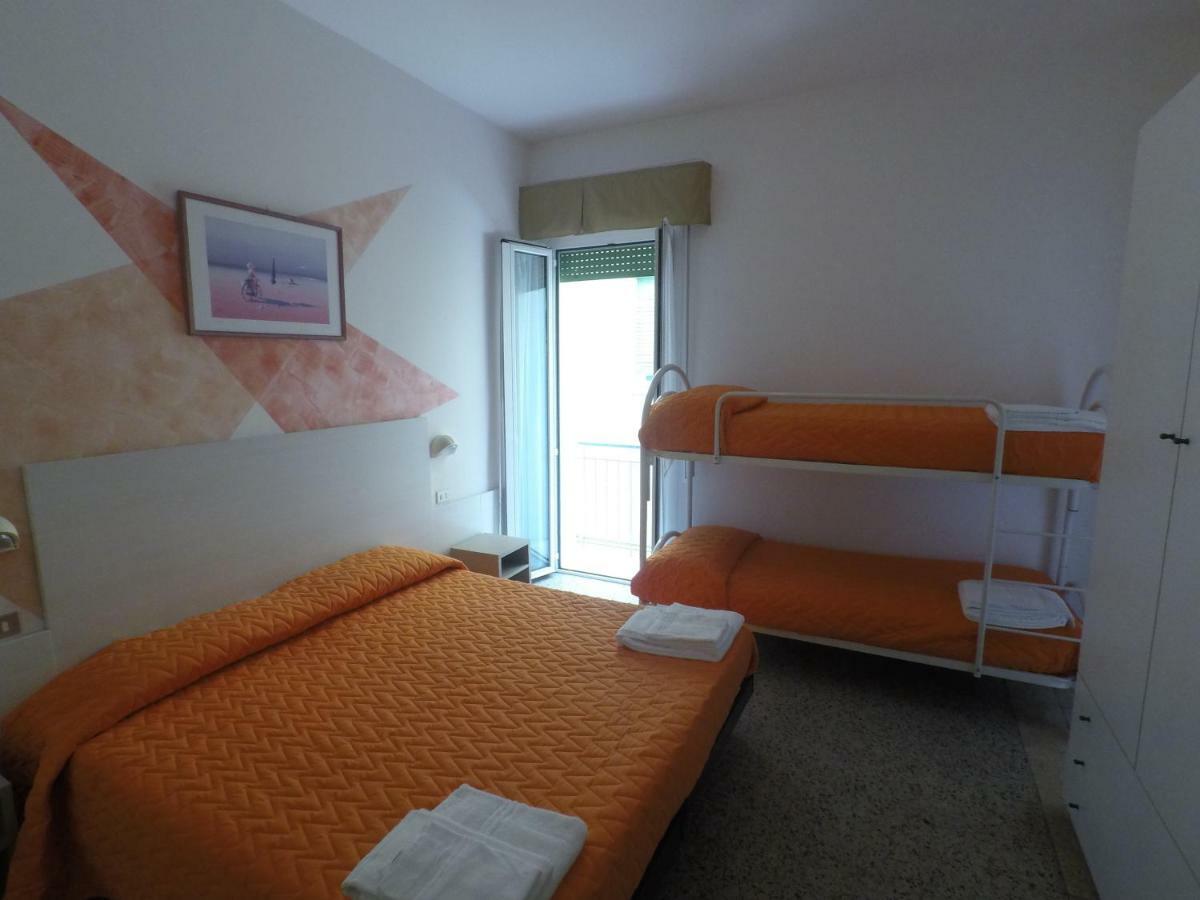 Alevon Hotel Rimini Ngoại thất bức ảnh
