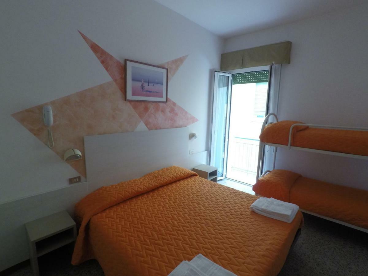 Alevon Hotel Rimini Ngoại thất bức ảnh